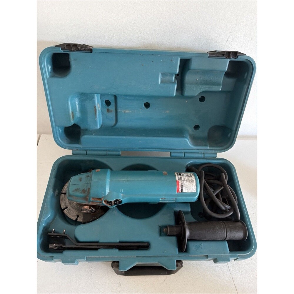 Makita N9514B 4" Disc Grinder Corded Electric Angle Grinder, Case, Discs